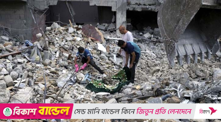 গাজার ধ্বংসস্তূপ থেকে বেরোচ্ছে ফিলিস্তিনিদের লাশ, নিহত ডজনের বেশি